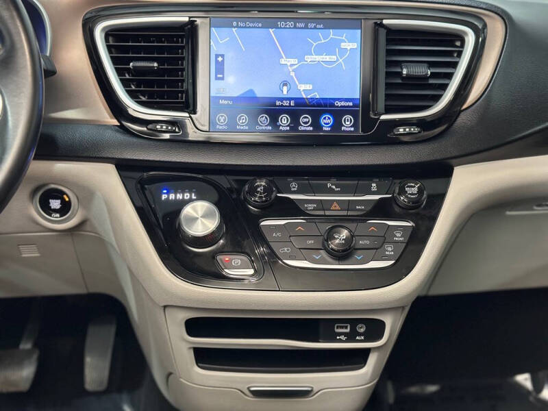 2017 Chrysler Pacifica Touring-L