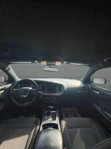 2017 Dodge Charger SE