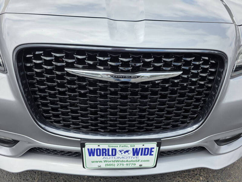 2017 Chrysler 300 S