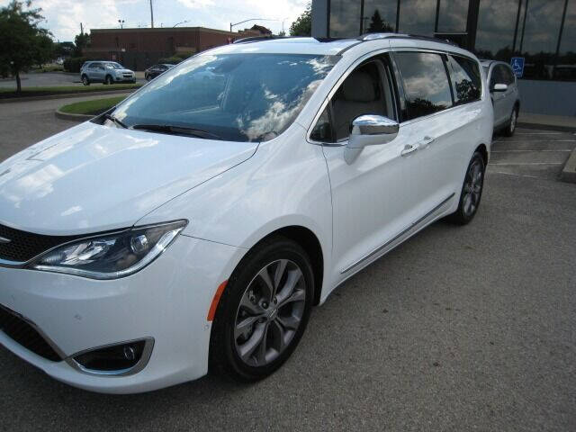 2019 Chrysler Pacifica for sale at FINNEY'S AUTO & TRUCK in Atlanta IN