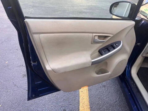 2010 Toyota Prius III