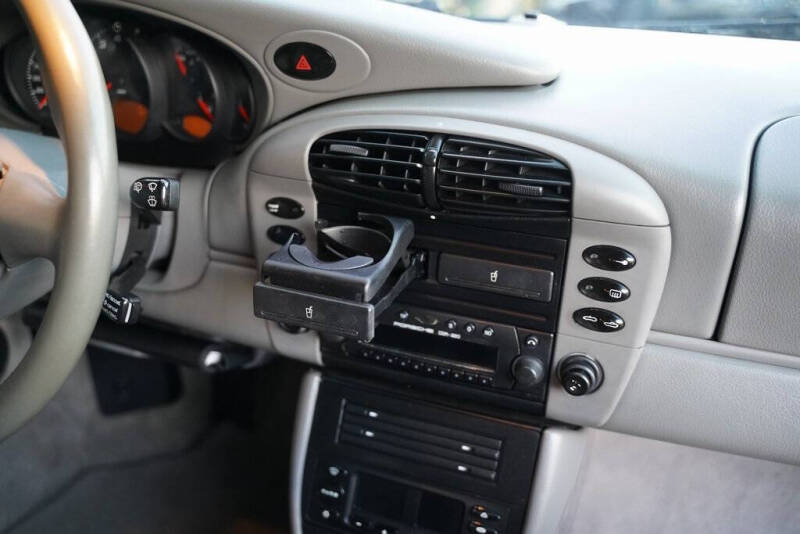 2001 Porsche 911 Carrera 4