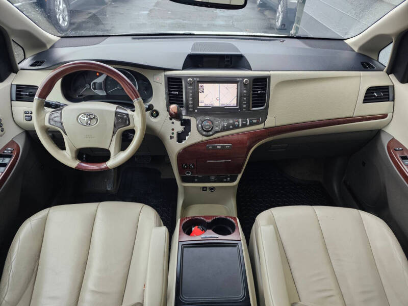 2014 Toyota Sienna Limited 7-Passenger