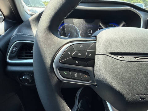 2027 Chrysler Pacifica Select