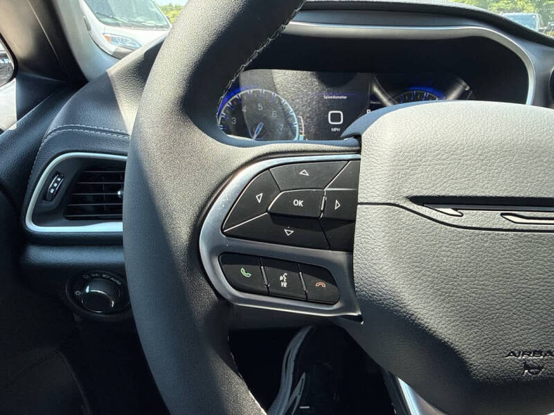 2027 Chrysler Pacifica Select