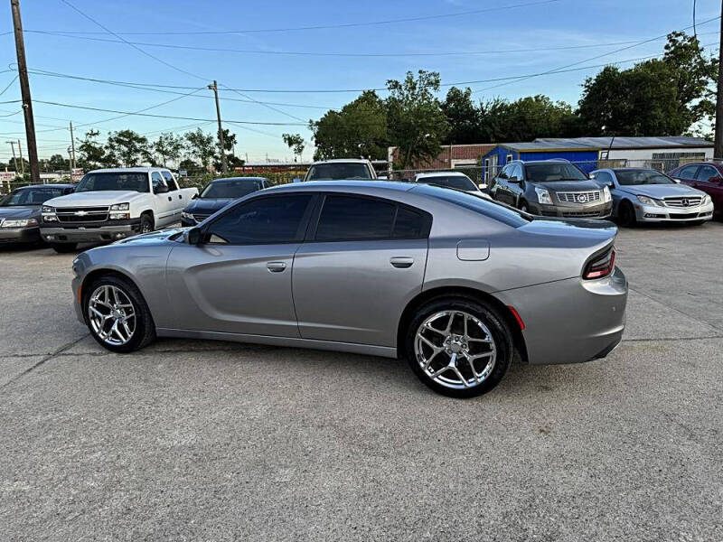 2016 Dodge Charger SE