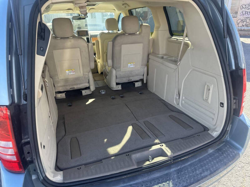 2010 Chrysler Town and Country Limited