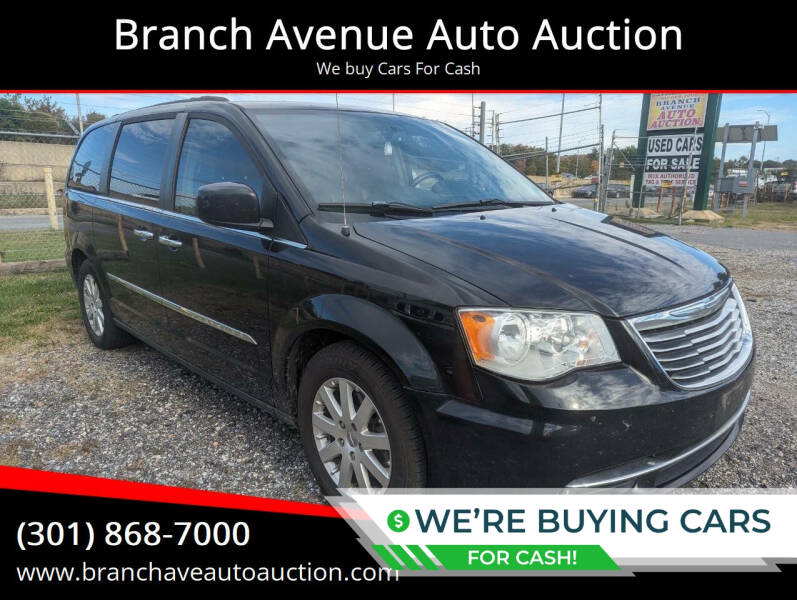 2015 Chrysler Town & Country Touring's photo