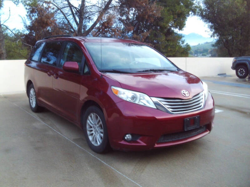 2012 Toyota Sienna XLE 8-Passenger