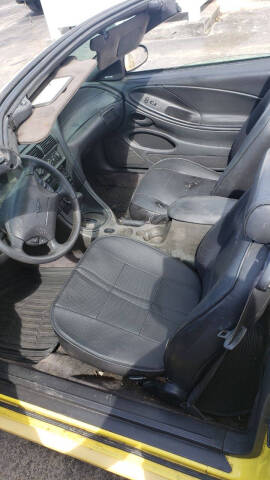 2002 Ford Mustang Deluxe