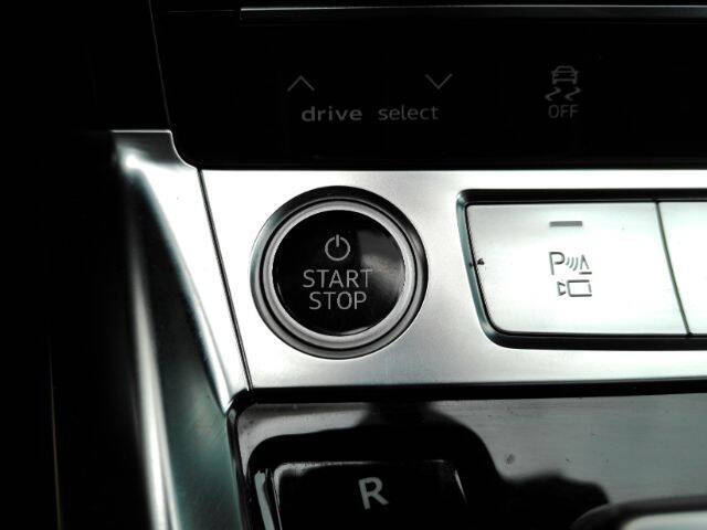 2022 Audi e-tron quattro Premium Plus