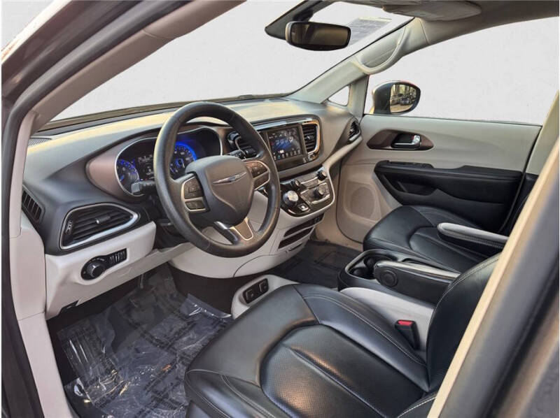 2020 Chrysler Voyager LXi