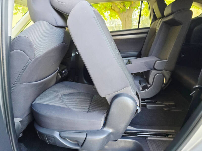 2020 Toyota Highlander LE