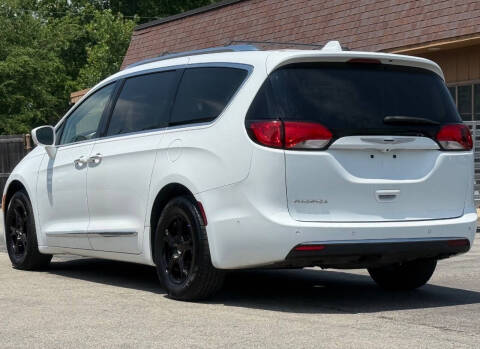 2017 Chrysler Pacifica Touring-L Plus
