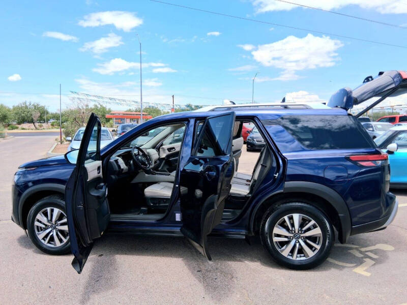 2022 Nissan Pathfinder SL