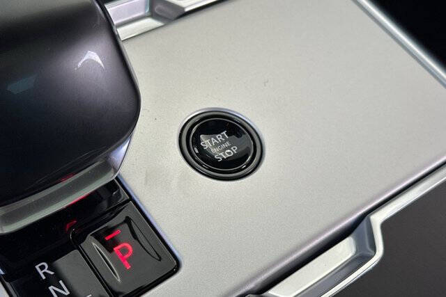 2025 Land Rover Range Rover P615 SV