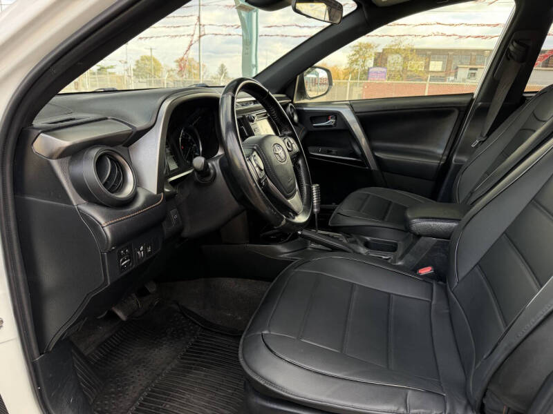 2017 Toyota RAV4 Hybrid SE