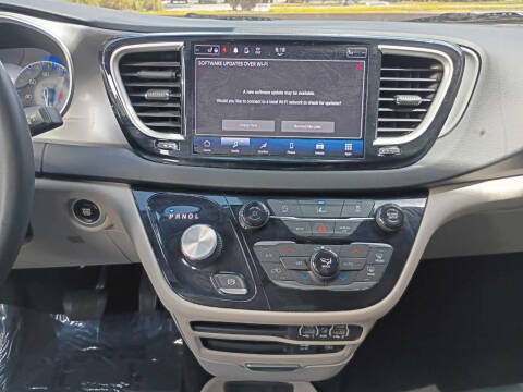 2022 Chrysler Pacifica Touring L