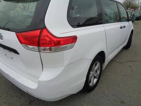 2011 Toyota Sienna Base 7-Passenger