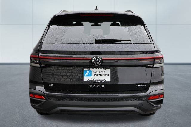 2025 Volkswagen Taos SE Black 4Motion