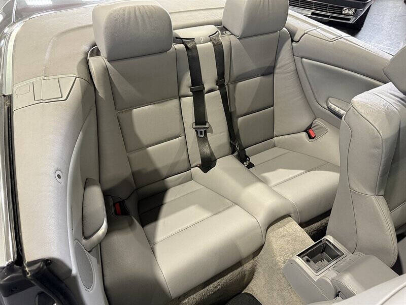 2004 BMW 3 Series 18
