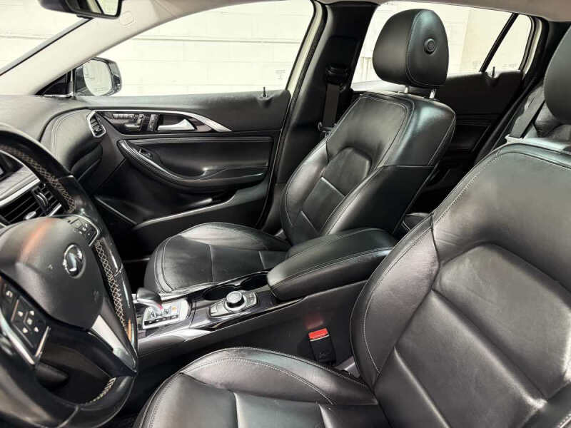 2018 Infiniti QX30 Premium