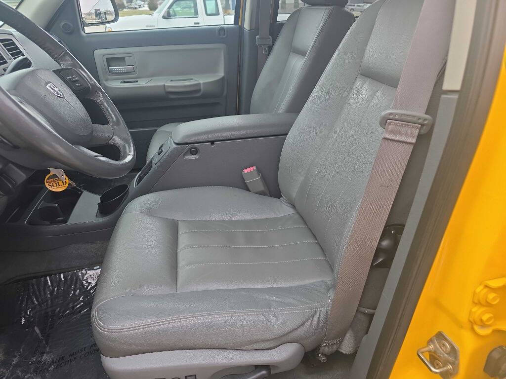 2006 Dodge Dakota 36
