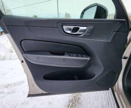 2025 Volvo XC60 B5 Core Dark Theme