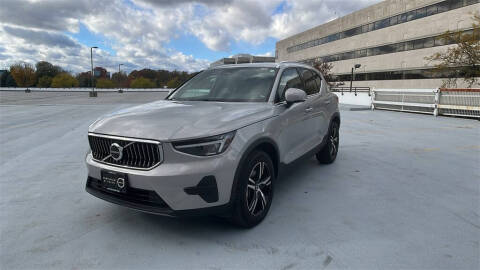2025 Volvo XC40 B5 Core Bright Theme