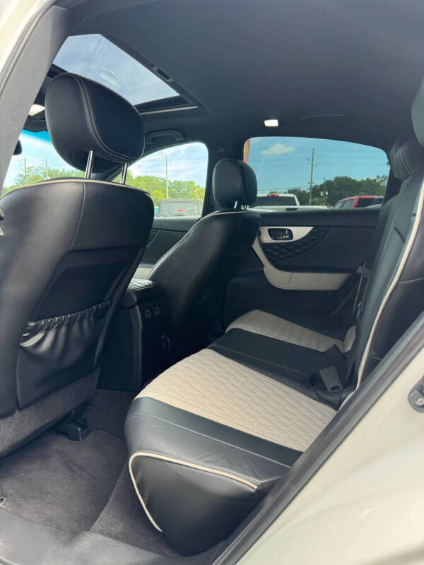 2017 Infiniti QX70