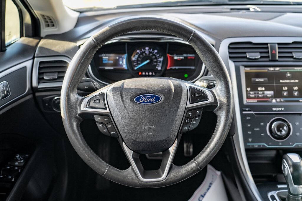 2014 Ford Fusion Hybrid for sale at Auto Destination in Puyallup, WA