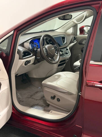 2017 Chrysler Pacifica Touring-L