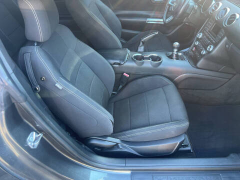 2017 Ford Mustang V6