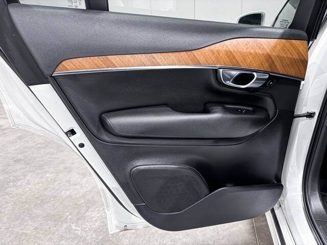 2021 Volvo XC90 T6 Momentum 7-Passenger