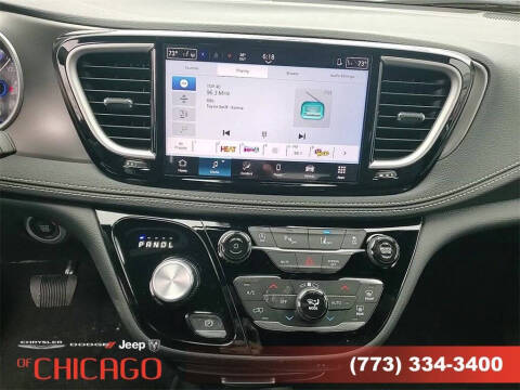 2025 Chrysler Pacifica Select