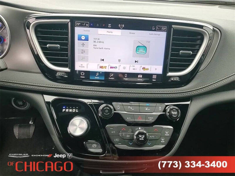 2025 Chrysler Pacifica Select