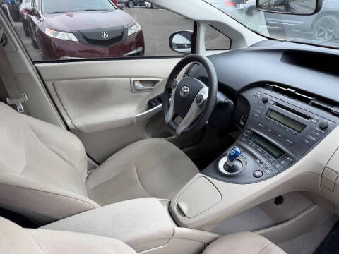 2010 Toyota Prius III