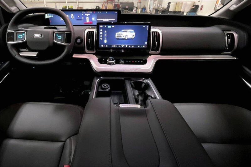 2026 Ford Expedition MAX Active