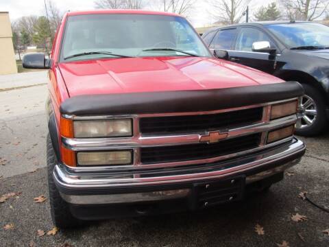 1999 Chevrolet Suburban for sale at AUTO AND PARTS LOCATOR CO. in Carmel IN