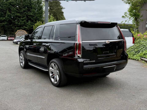 2016 Cadillac Escalade Luxury Collection
