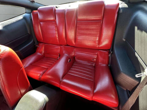 2005 Ford Mustang GT Deluxe