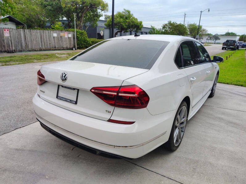 2017 Volkswagen Passat 1.8T R-Line