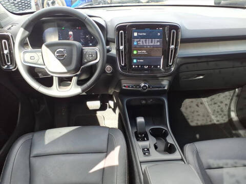 2025 Volvo XC40 B5 Core Bright Theme