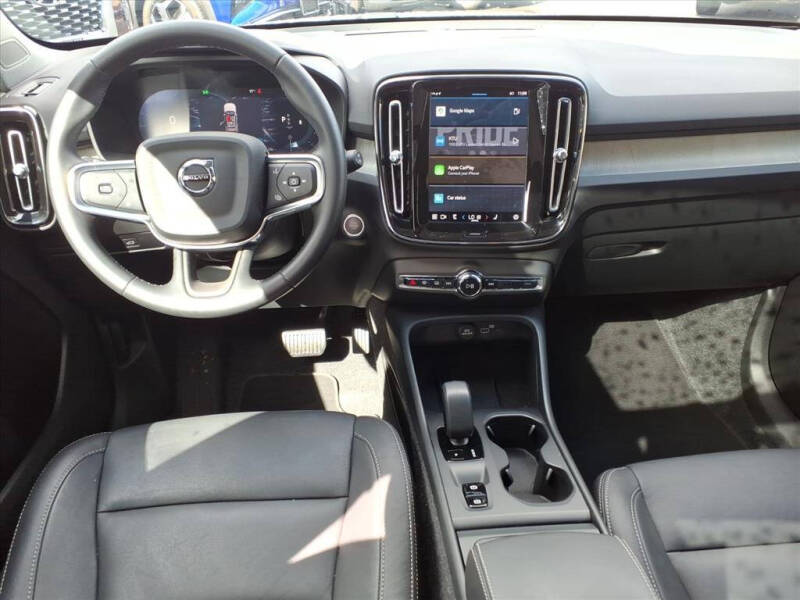 2025 Volvo XC40 B5 Core Bright Theme