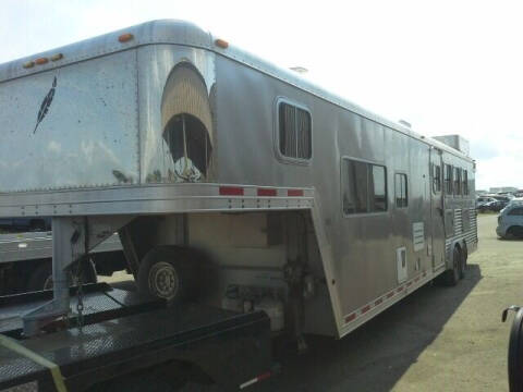 2006 Featherlite Trailer 3 STALL HORSE TRAILER