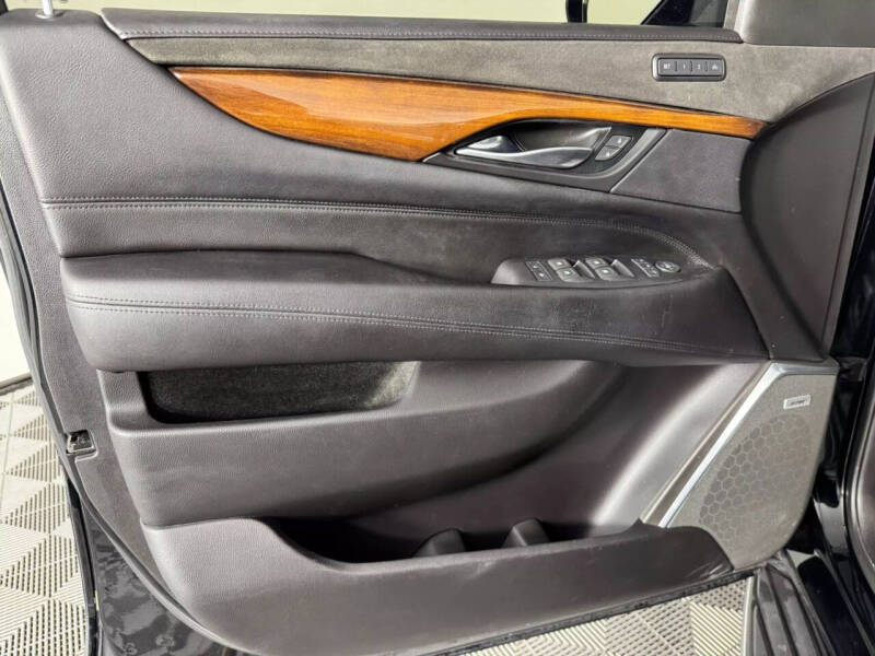 2018 Cadillac Escalade Luxury