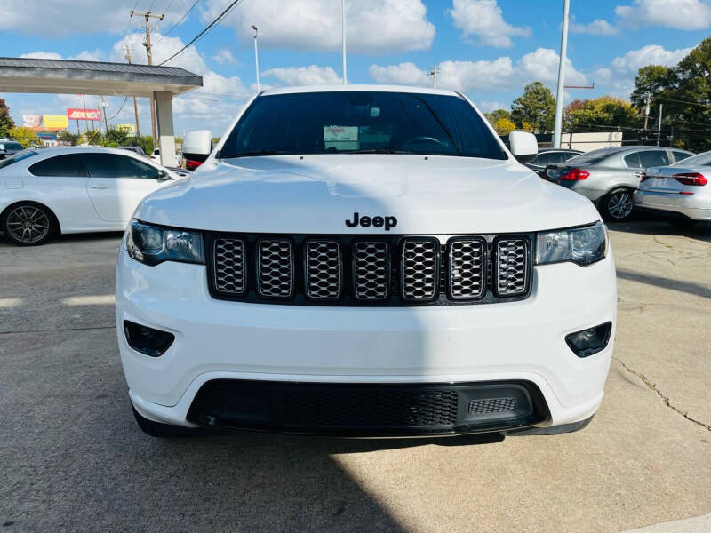 2020 Jeep Grand Cherokee Altitude photo 3