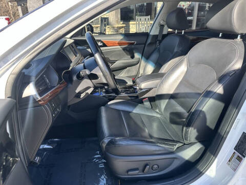 2017 Kia Cadenza Premium