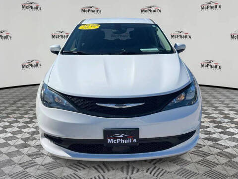 2022 Chrysler Voyager LX