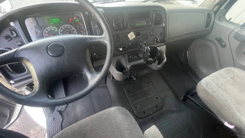 2013 Freightliner Business class M2